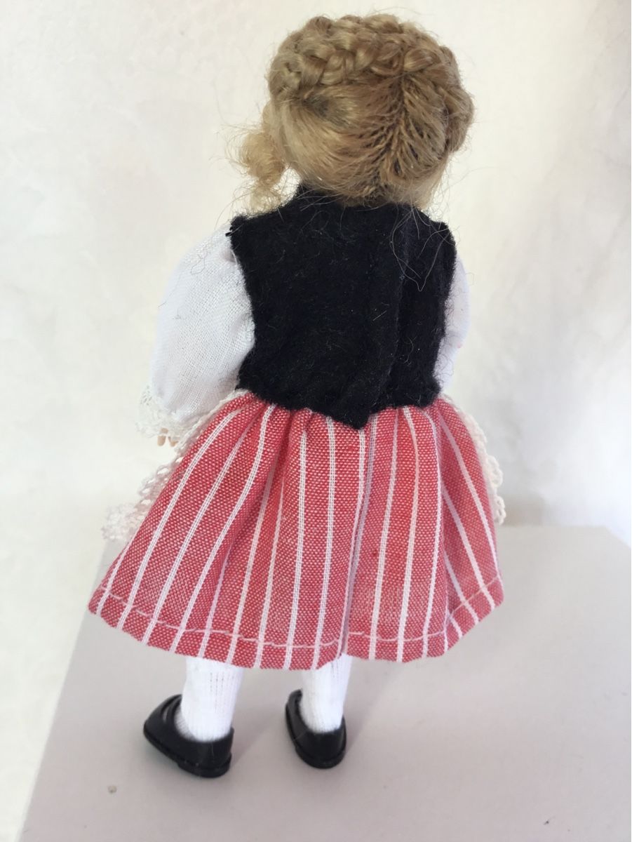 Case e mobili per bambole: Älteres Heidi Ott Mini Puppenstuben Püppchen – Usato da St. Gallen venduto da chamilla 3