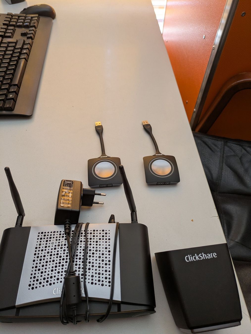 Barco Laufwerke & Adapter: Barco ClickShare CSE-200  – Gebraucht aus Carouge GE von hna_2slg