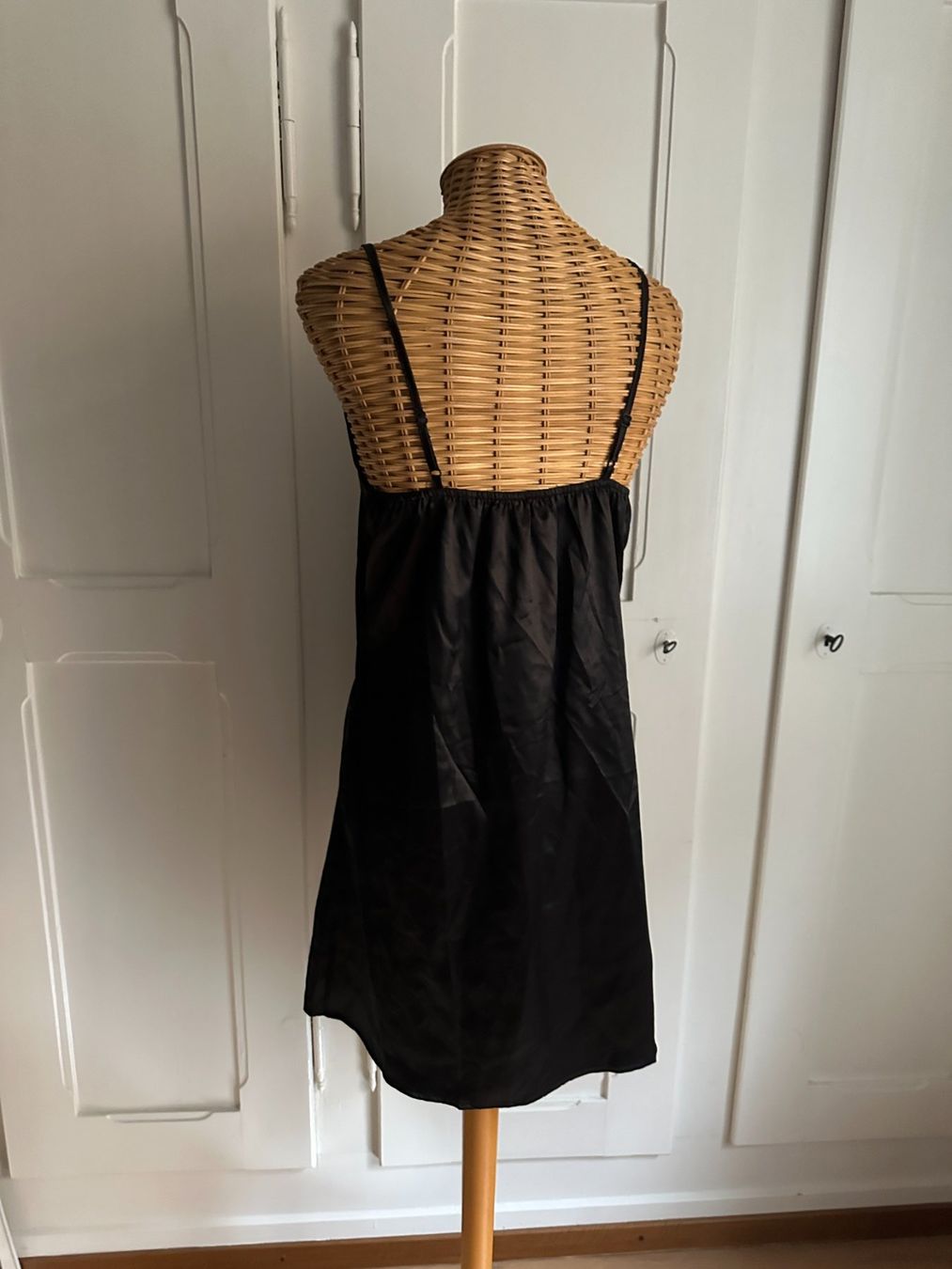 Zaful Vestiti: ZAFUL - Satin Kleidchen schwarz 36 – Usato da Zürich venduto da Diazaio 2