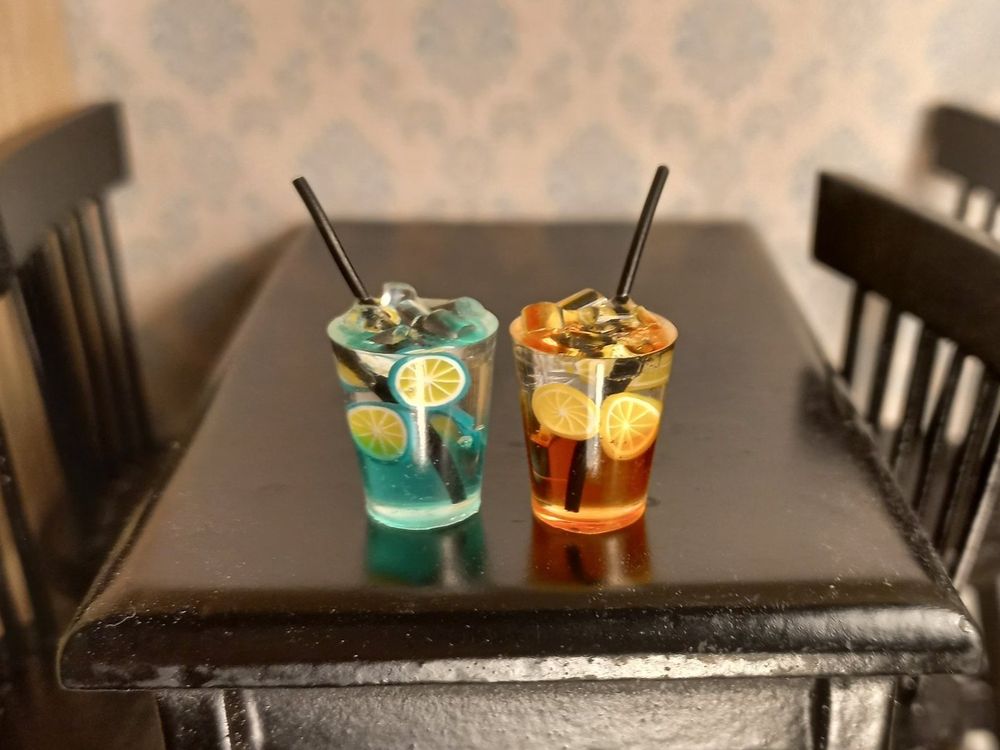 2× Eistee Drink, Puppenhaus, Setzkasten | Kaufen auf Ricardo