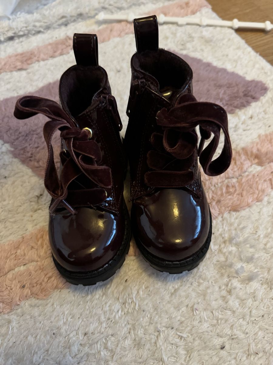 Scarpe per ragazze: Süsse Mädchen Lack-Boots Gr. 21 Herbst/Winter – Nuovo (secondo la descrizione) da niederhasli venduto da gwe_8l5q 1