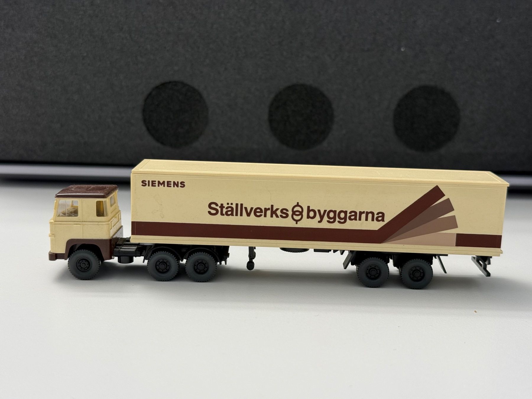 Modellini di ferrovie: Wiking Sattelschlepper Scania / HO – Usato da Jonschwil venduto da sutfra12 2