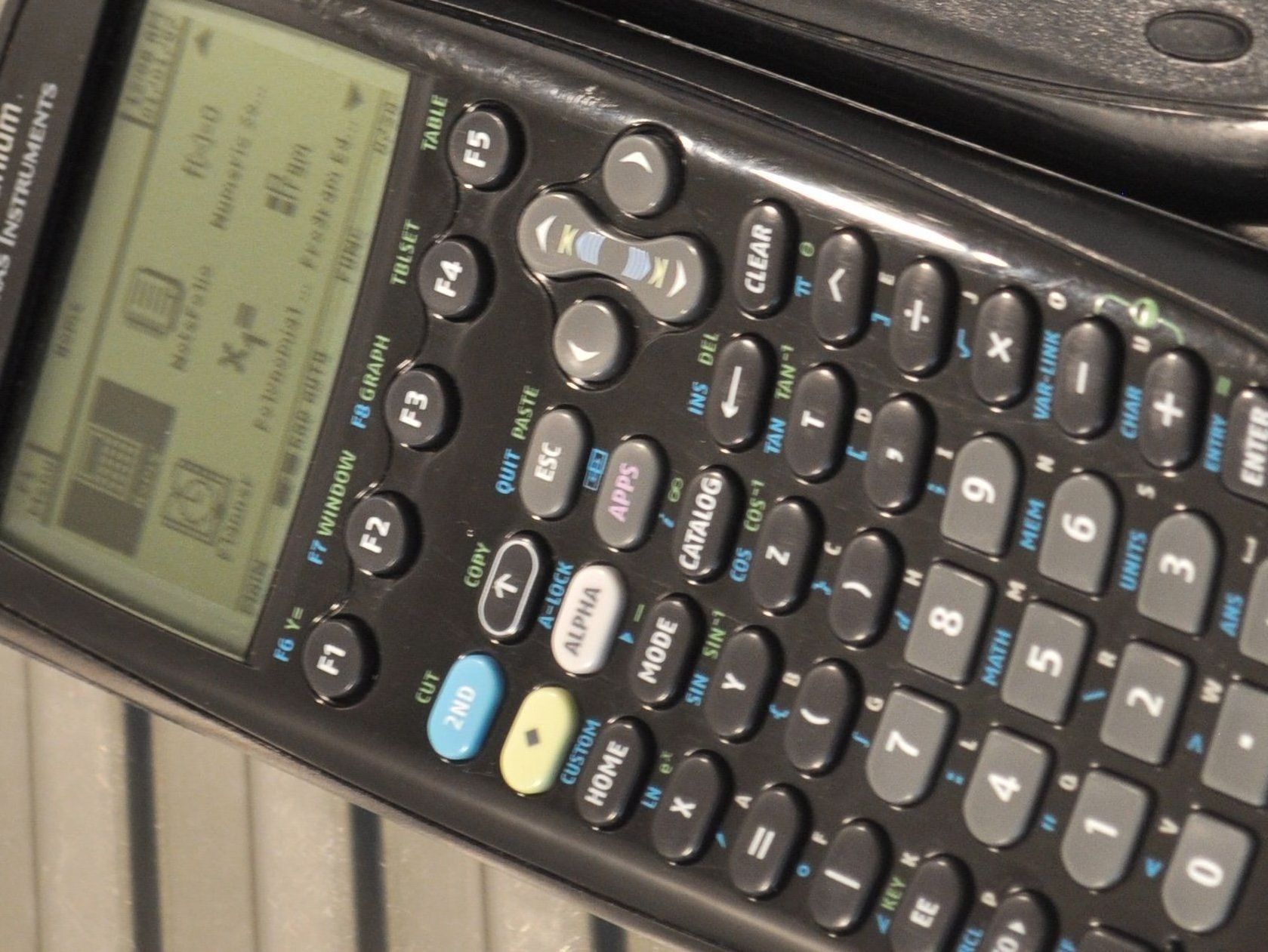 Texas Instruments Calculatrices: Texas Instruments TI-89 Titanium, technischer Rechner, BASIC – D'occasion à Emmen par renerich