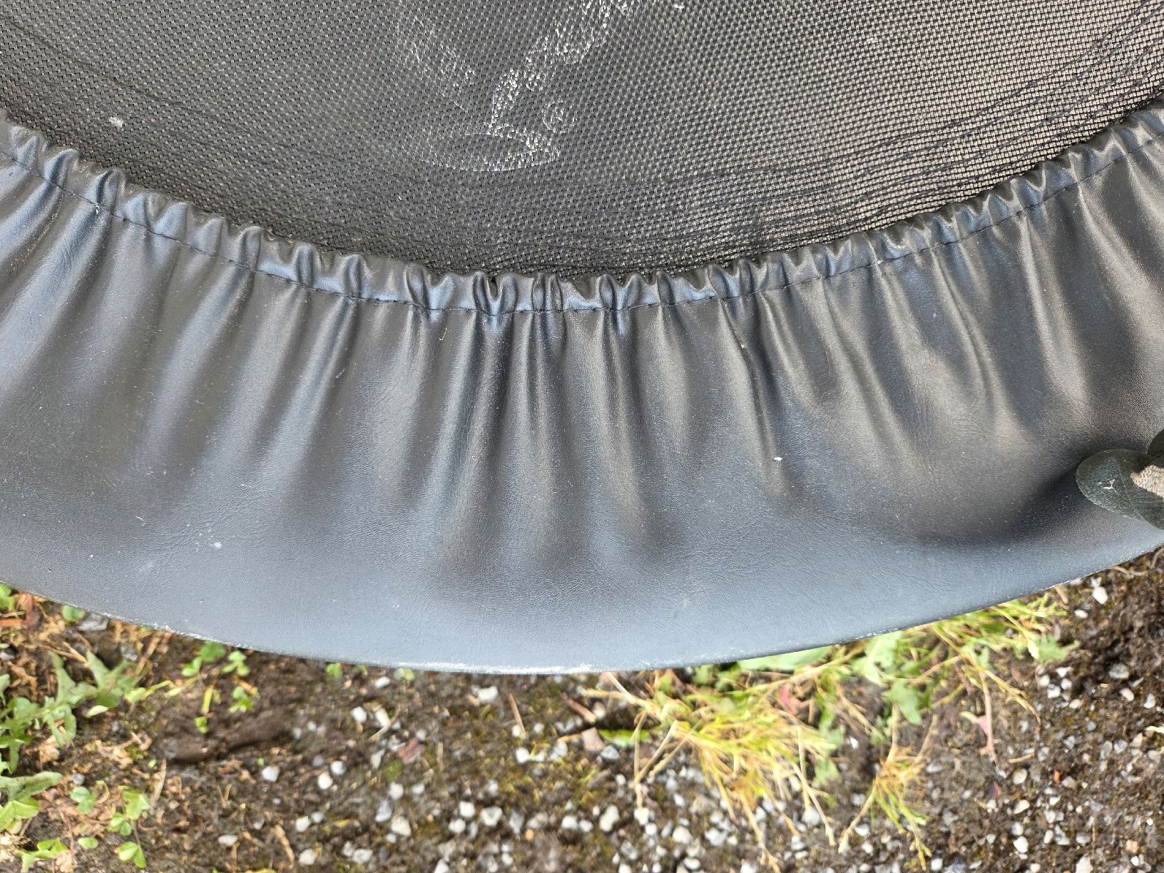 Trampolines: schwarzes Trampolin – D'occasion à Wädenswil par weihpos 2