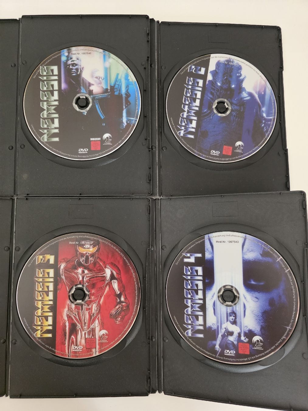 Tutti i DVDs: Nemesis 1-4 DVD Box Set Thinpak Edition – Usato da Zürich venduto da TimZurich1 3