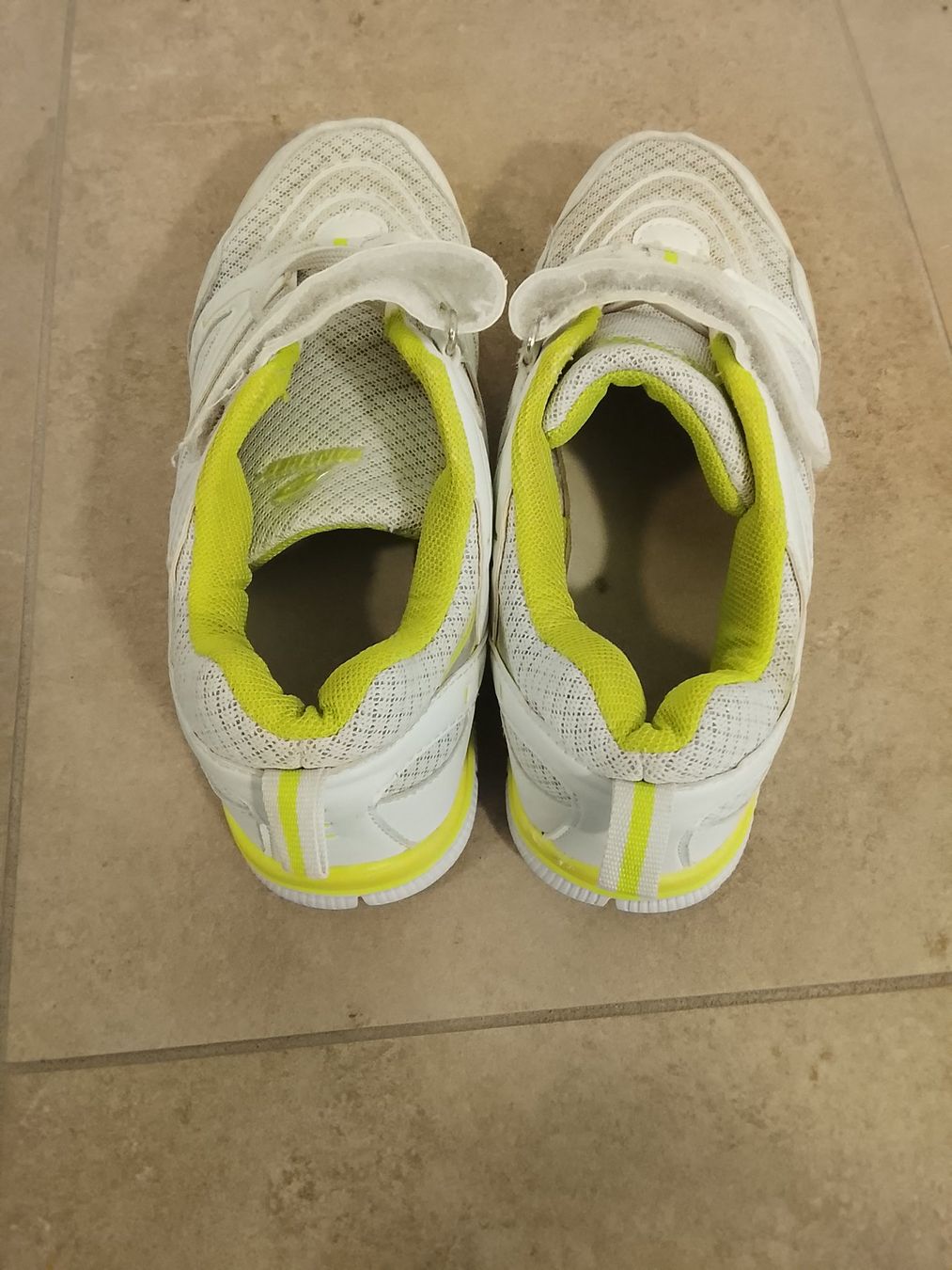 Scarpe per ragazzi: Turnschuhe Gr. 35 – Usato da St. Gallen venduto da Fluros 2