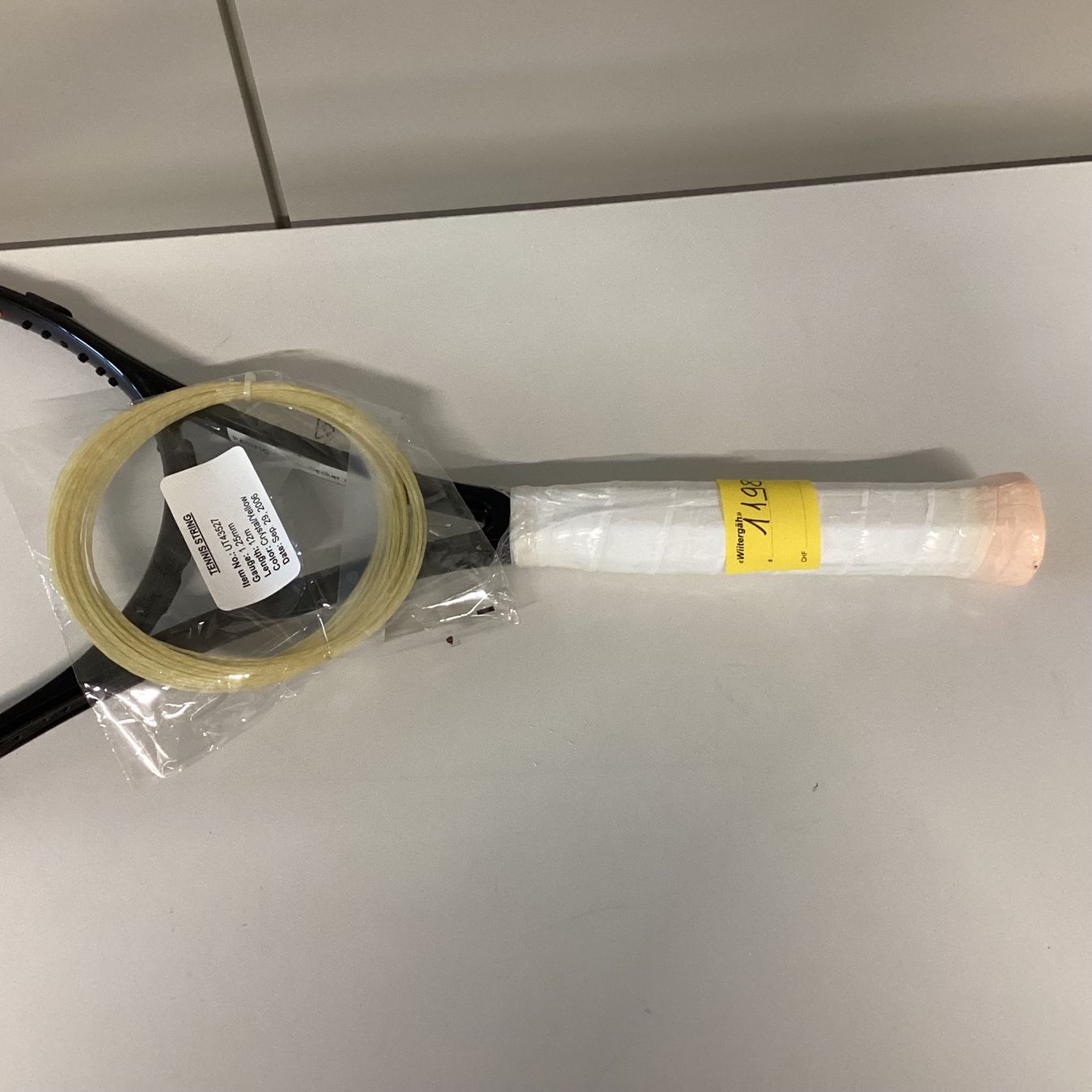 Racchette: Tennisschläger Sample Modell mit Saite -Wiitergäh – Nuovo e nell'imballaggio originale da Zug venduto da GGZatWork 1