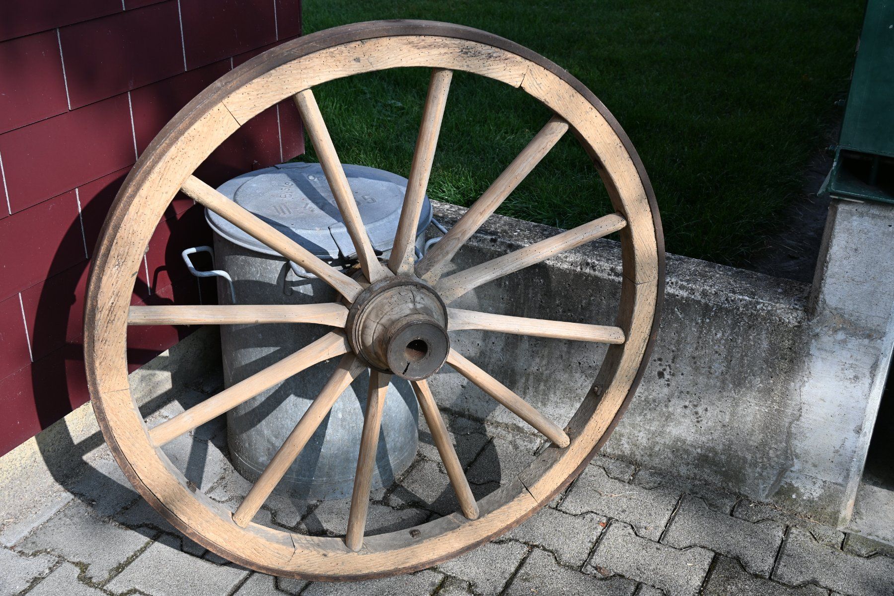 Pneus & Roues: Wagenrad antik – D'occasion à Romanshorn par carnivor01