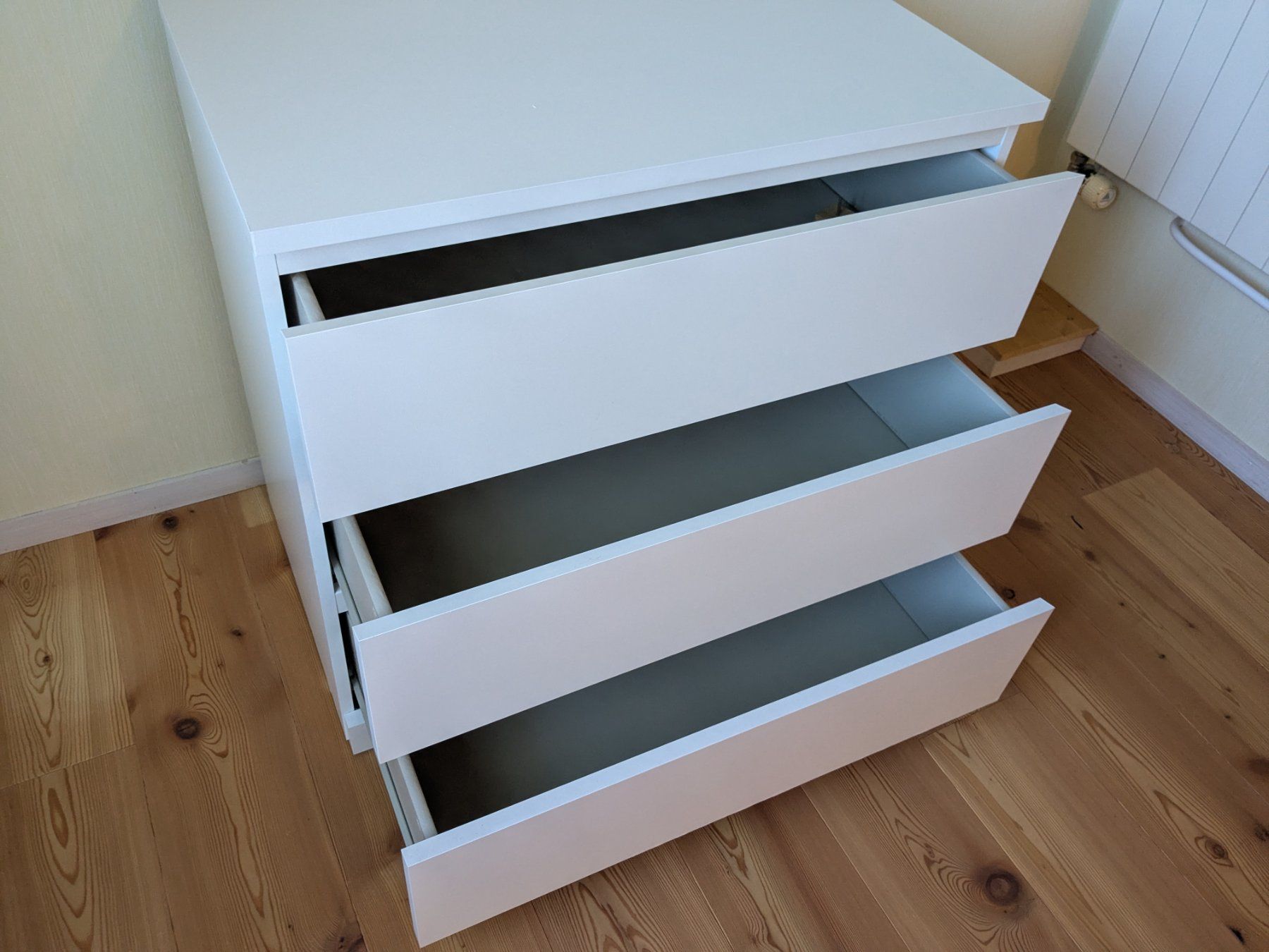 Ikea Cassettiere: Ikea Kommode Malm weiss mit drei Schubladen – Usato da Giffers venduto da agu25 8