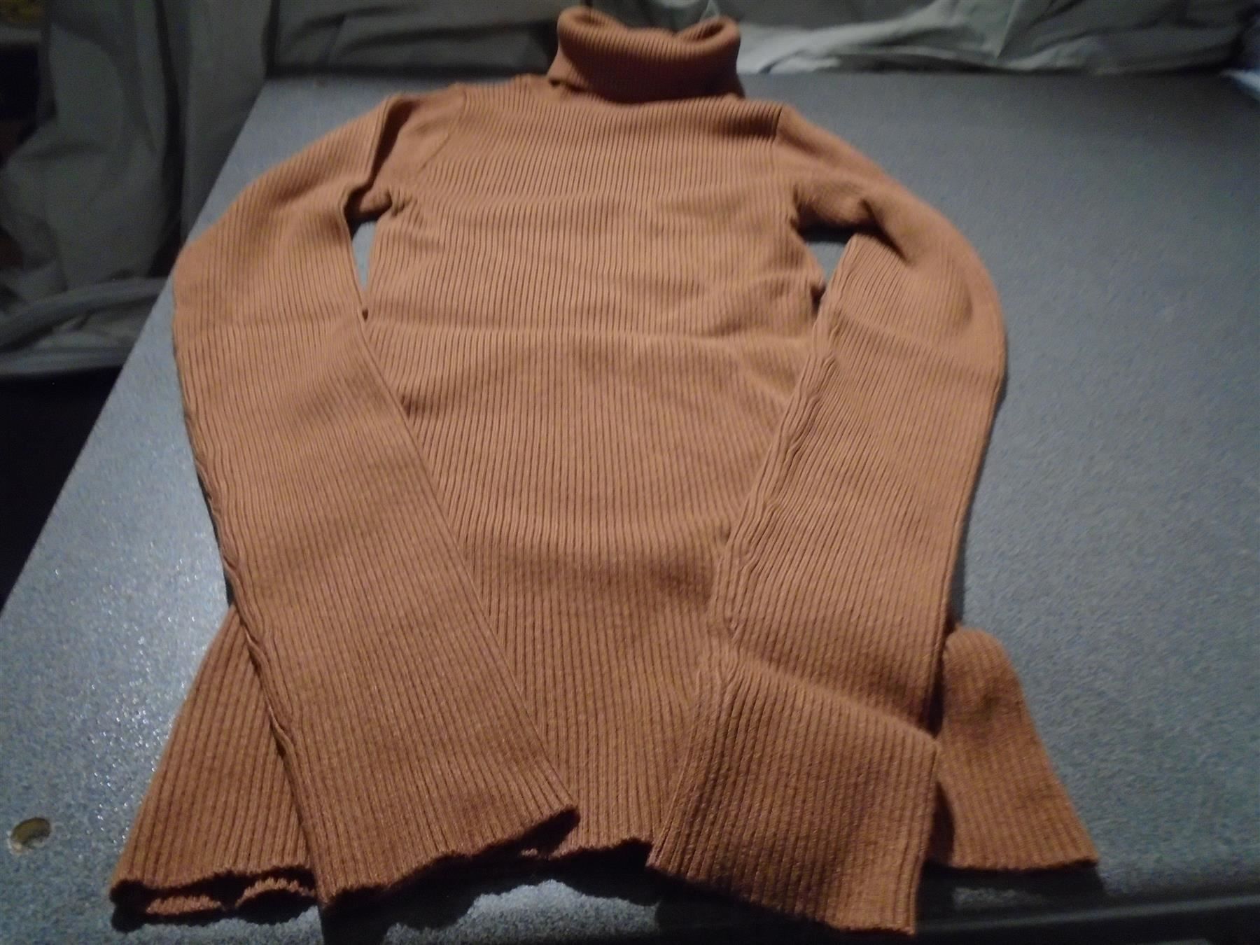 Pulls & Sweat-shirts: Rollkragenpullover ca. Grösse S, braun – D'occasion à Zürich par abraxas1291