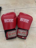 Box-Handschuhe und Schoner 