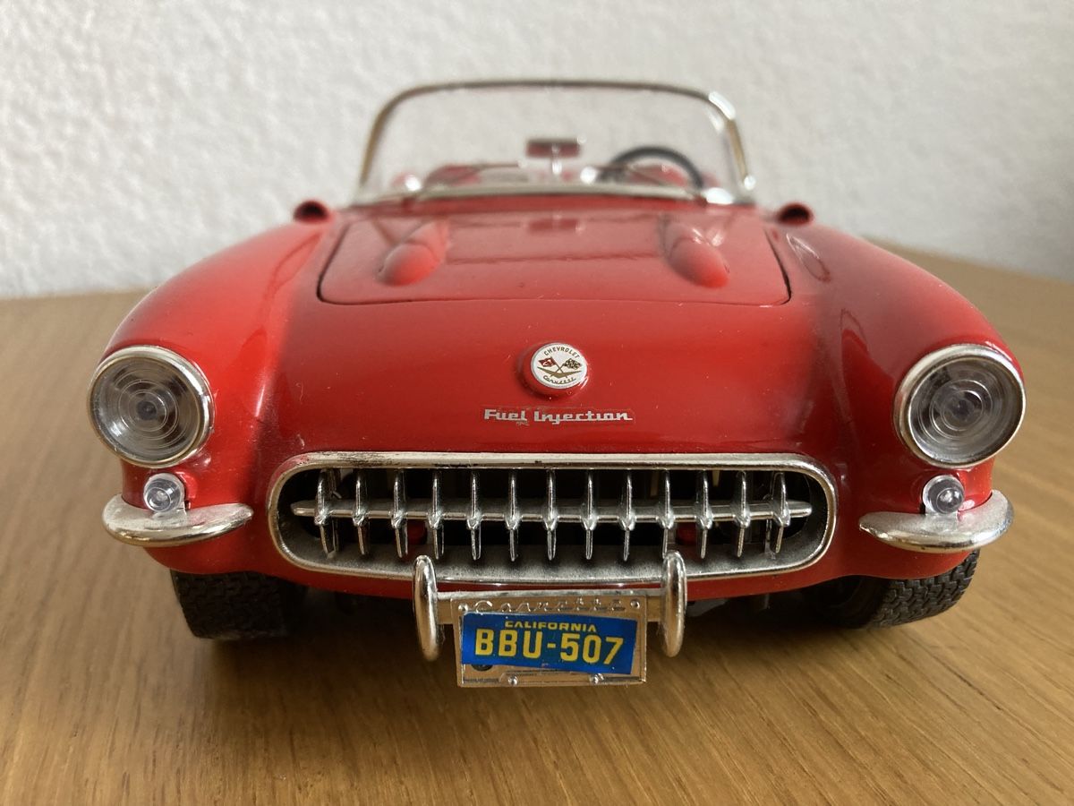 Bburago Modellini d'auto: Chevrolet Corvette (1957) – Usato da Winterthur venduto da Whitefish 1