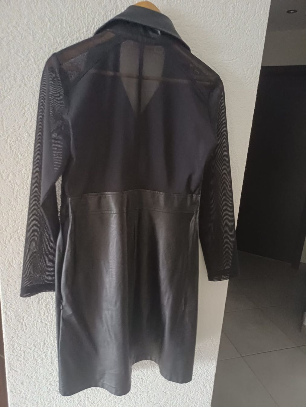 Vestiti: Robe similicuir Rinascimento – Usato da Collonges venduto da cam_72xf 1
