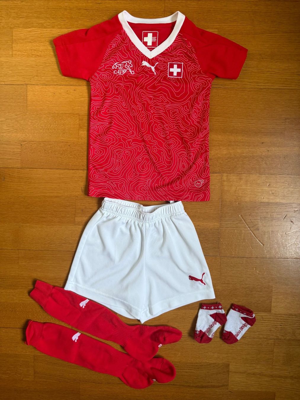 Schweizer Nati Canottiere & Pantaloni: Trikots Schweiz Nati mit stülpen – Usato da Winkel venduto da gatta