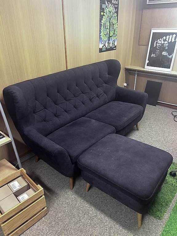 Sofas: Elegantes 2-Sitzer-Sofa mit passendem Hocker – D'occasion à Seon par til_fv5q 2