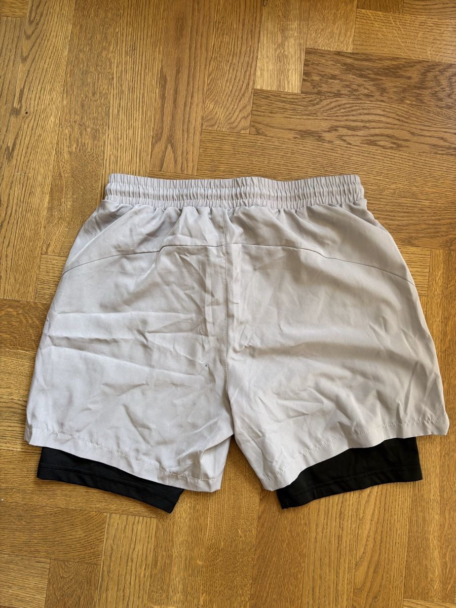 Pantaloni: Men's Training Shorts - Size M - Perfect for Workouts! – Usato da Cham venduto da LoreM7 1