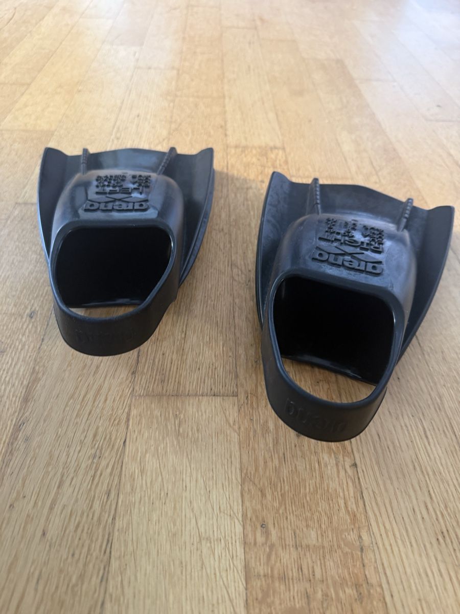 Arena Pinne, Maschere & Boccagli: ARENA Trainingsflosse 'POWERFIN PRO II' in Schwarz – Usato da Winkel venduto da grexy 3