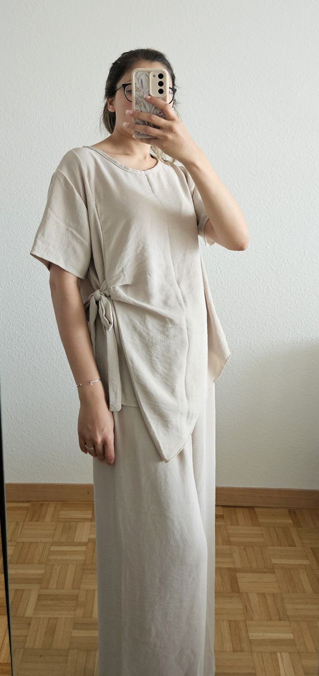 Lotti di vestiti: Ensemble beige NEUF jamais porté  – Nuovo e nell'imballaggio originale da Nyon venduto da nay_y72c 1