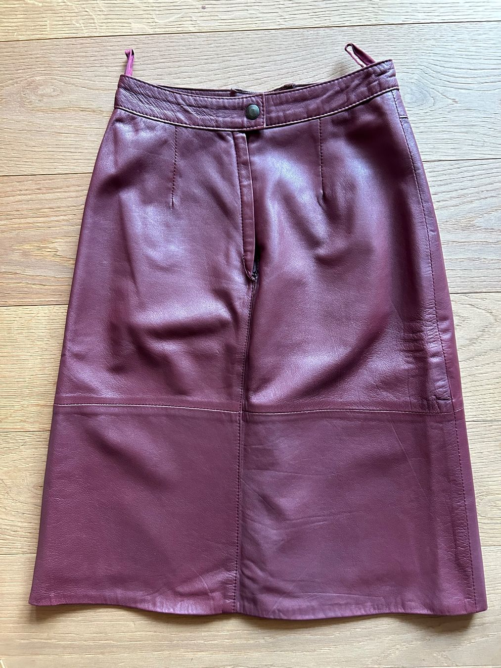 Gonne: Vintage Jupe Echtleder bordeaux – Usato da Niederrohrdorf venduto da Mirjam3056 2