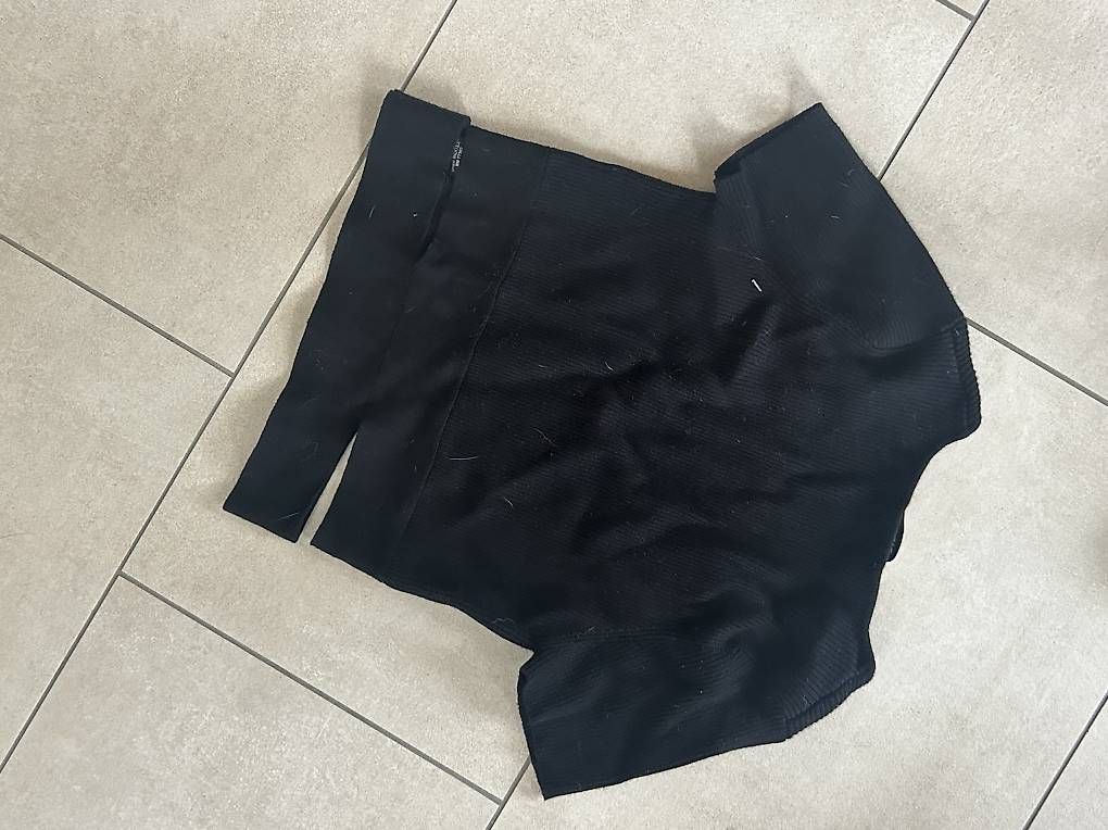 Tops: Schwarzes Top mit V-Ausschnitt – Neu und originalverpackt aus Maisprach von _aliciarebecca_ 3