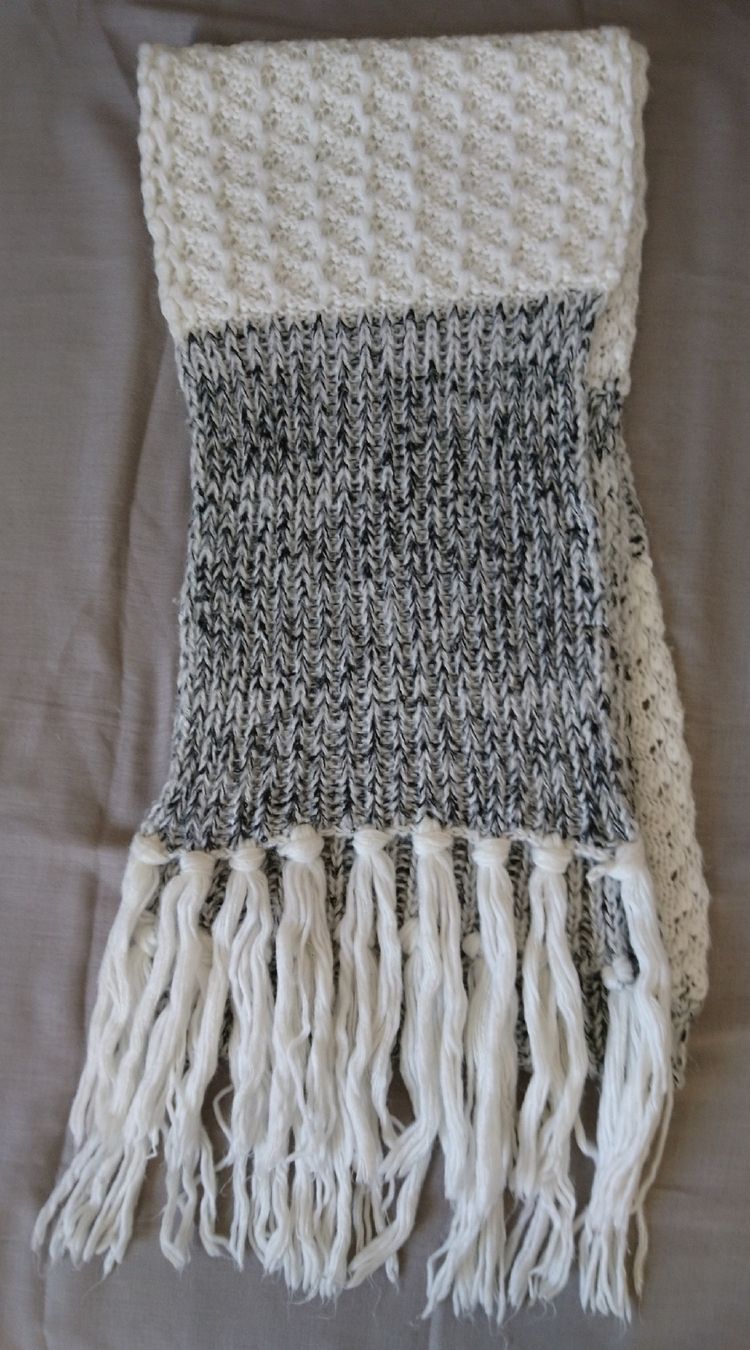 Foulard & Sciarpe: Longue écharpe d'hiver – Usato da Châtelaine venduto da Gio54321 1