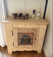 alter kleiner Schrank