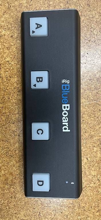 Instruments de musique: IK Multimedia iRig BlueBoard Bluetooth MIDI-Fussschalter  – D'occasion à Rheineck par joa_8tlm