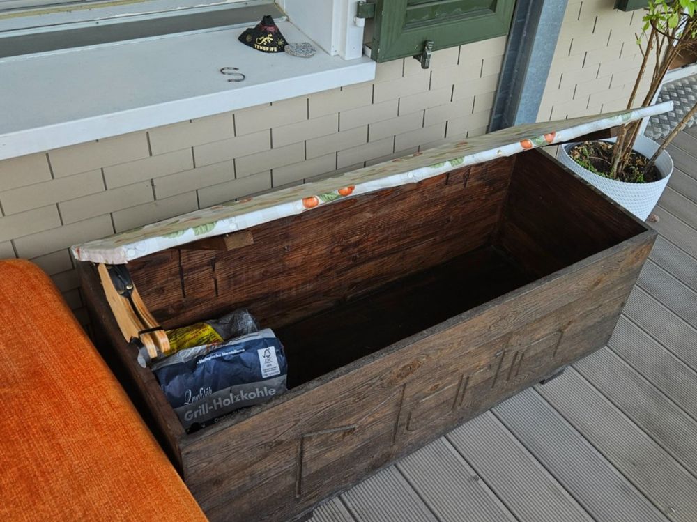 Holz Kiste für Balkon, als Tisch benützen, sitzen geht auch Kaufen