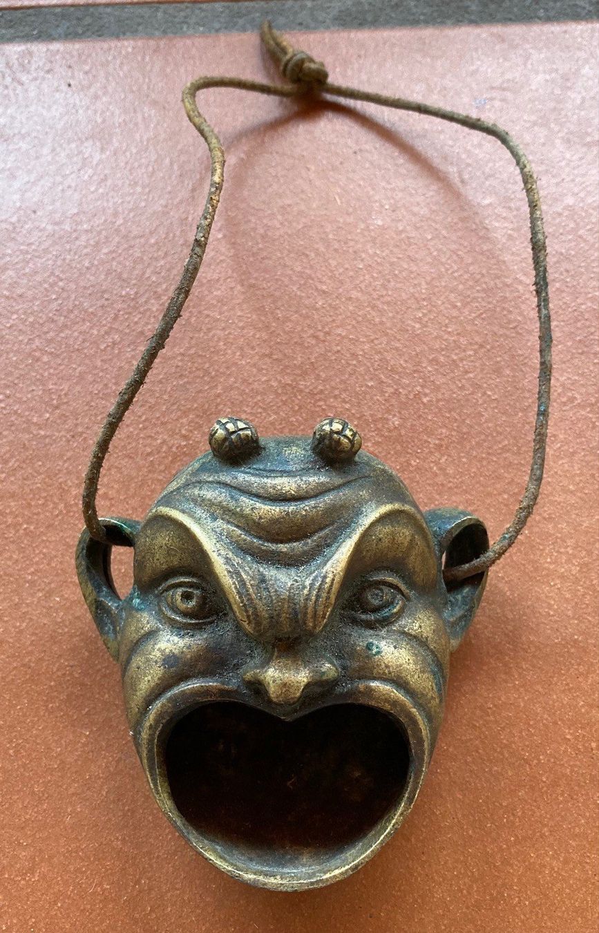 Statuette: Antikes Teufelsgesicht aus Messing – Usato da Orselina venduto da Vrenegonde