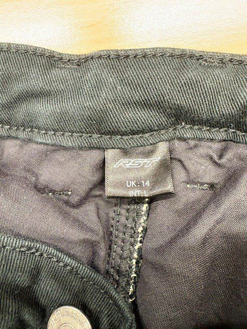 Pantaloni: Motorradhose mit Protektoren Gr. 42 – Usato da Gamsen venduto da Jessi_Booh 2