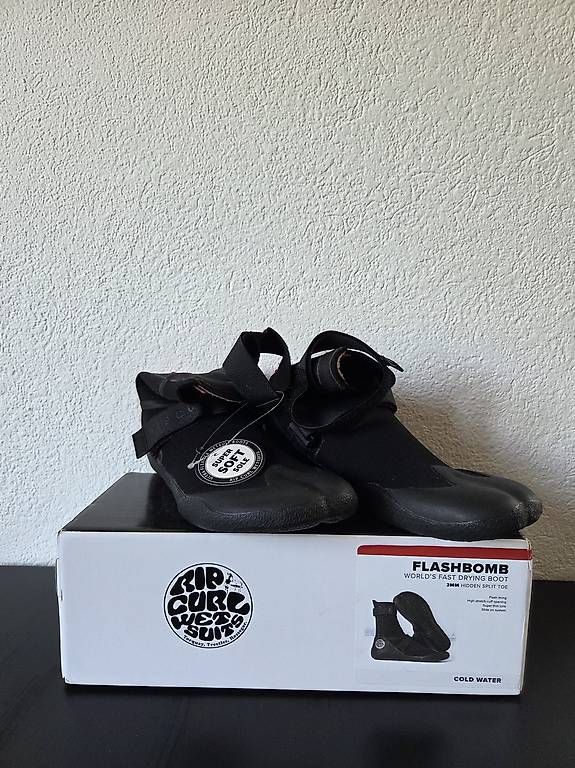 Rip Curl Herrenschuhe: Rip Curl Flashbomb 3mm H Split Toe Neoprenschuhe - Neu – Neu und originalverpackt aus Hinwil von roede1