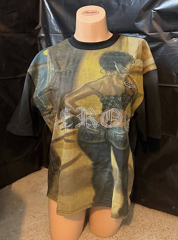 T-shirts: The Root Tshirt – Neuf avec emballage d'origine à Wil SG par Annaleiin1420