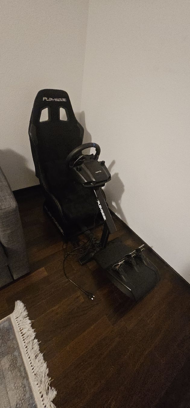 Playseat Stühle: Playseat Rennsimulator mit Logitech G29 Lenkrad - Top! – Neu (gemäss Beschreibung) aus Hinwil von boulevard88 1
