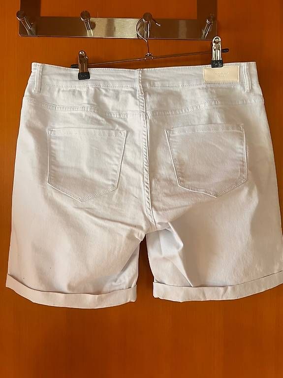 Jeans: Jeanshose Weiss - Vero Moda – D'occasion à Jegenstorf par Knuste 1