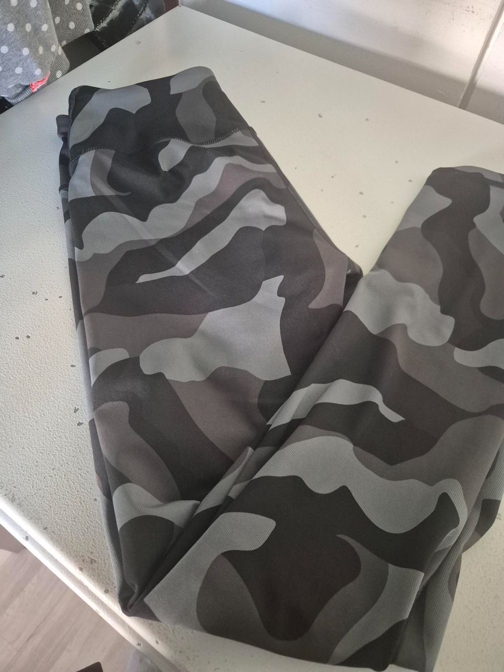 Under Armour Leggings: Under Armour Leggings, Grösse M – Nuovo (secondo la descrizione) da Laupen BE venduto da ctr_2nct