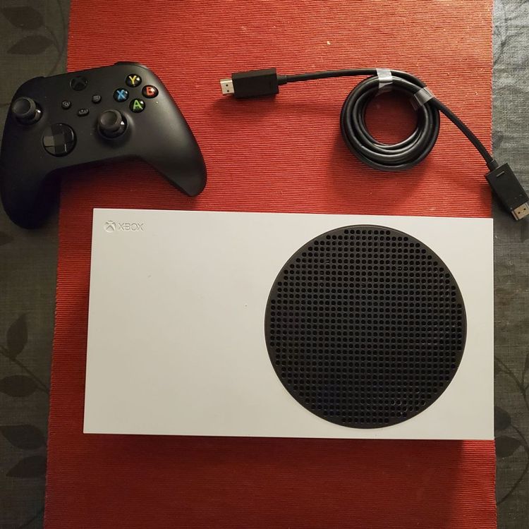 XBOX Series S MIT CONTROLLER; HDMI; NETZKABEL | Kaufen auf Ricardo