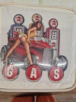 Dekoschild Pin-up Girl Auto Gas Station Retro Metall 38x38cm
