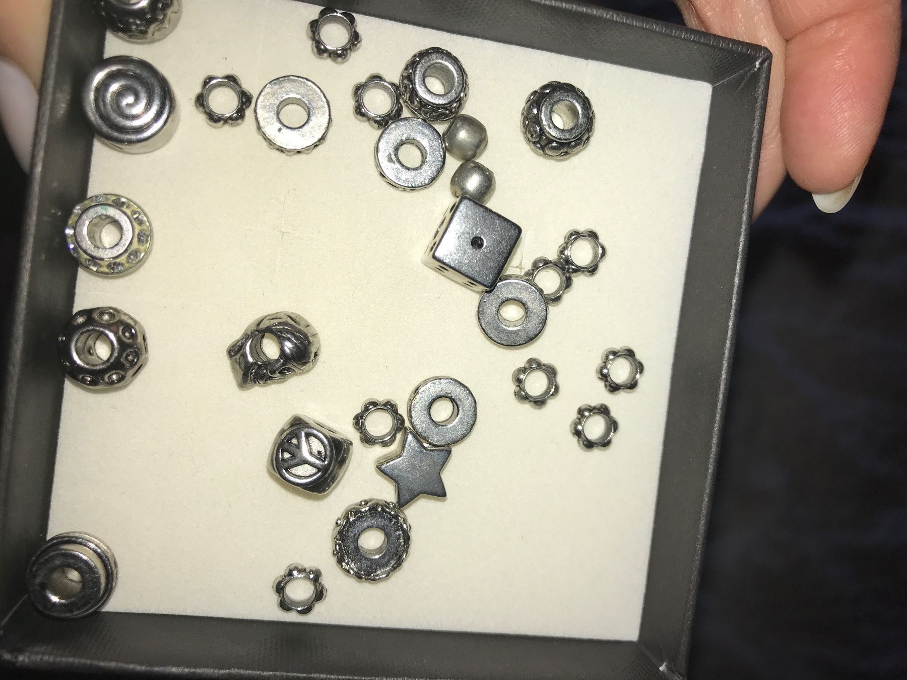 Anhänger: Mini Charms 28 Stück Kette basteln Deko – Gebraucht aus Schwyz von Maerzetuepfli 2