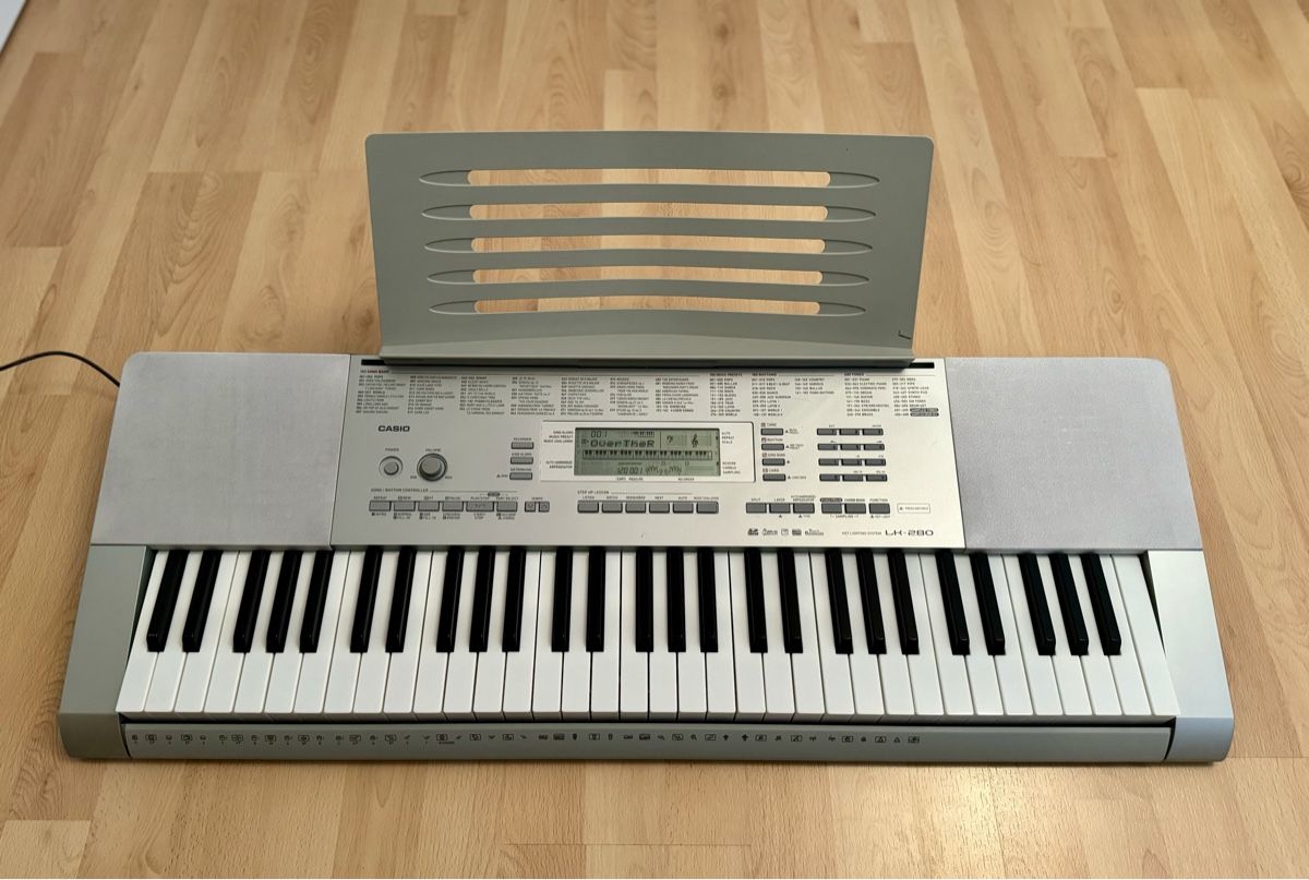 Casio Musikinstrumente: Casio Piano LK-280 mit 61 Tasten – Gebraucht aus Schüpfen von