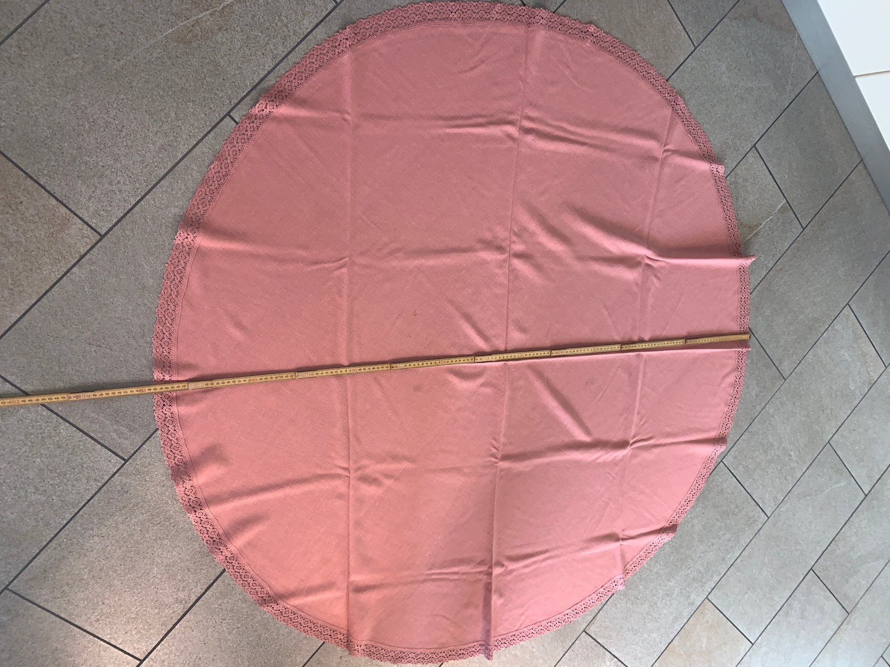 Altra biancheria da tavola: Runde Tischdecke 150cm lachs rosa – Usato da Rickenbach SZ venduto da Frickler