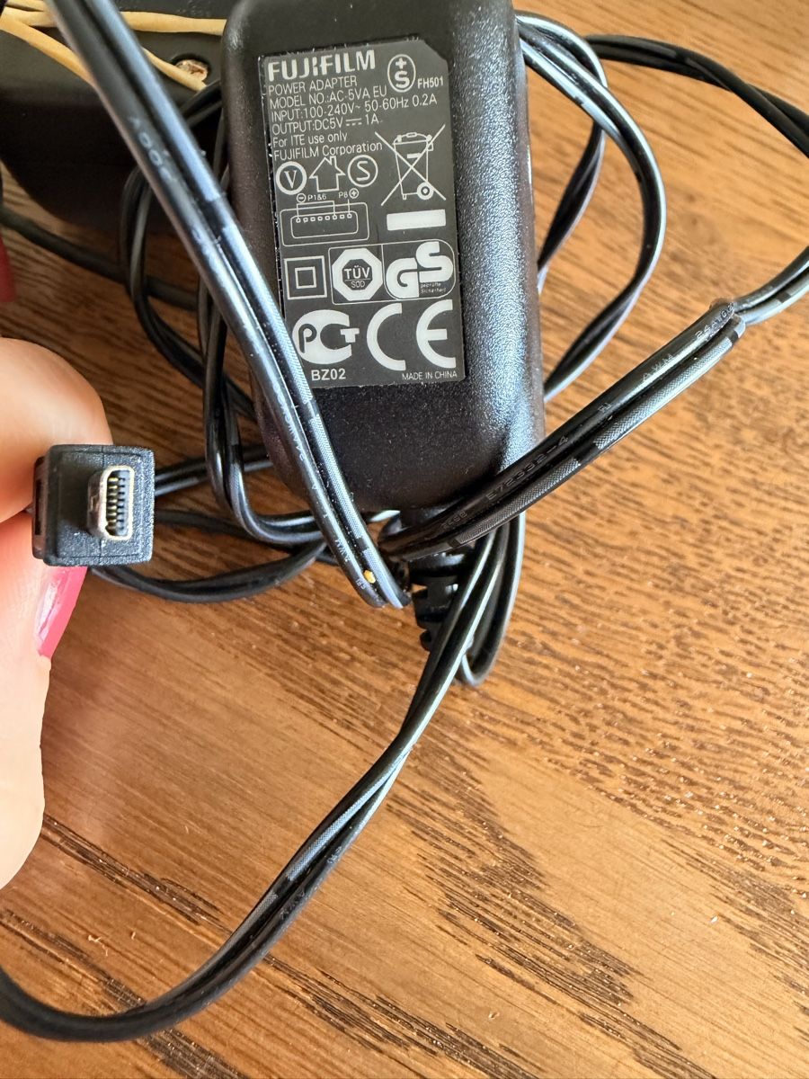Nokia Caricabatterie: Fujifilm power adapter; Nokia charger – Usato da Zürich venduto da mhm_6rhw 1