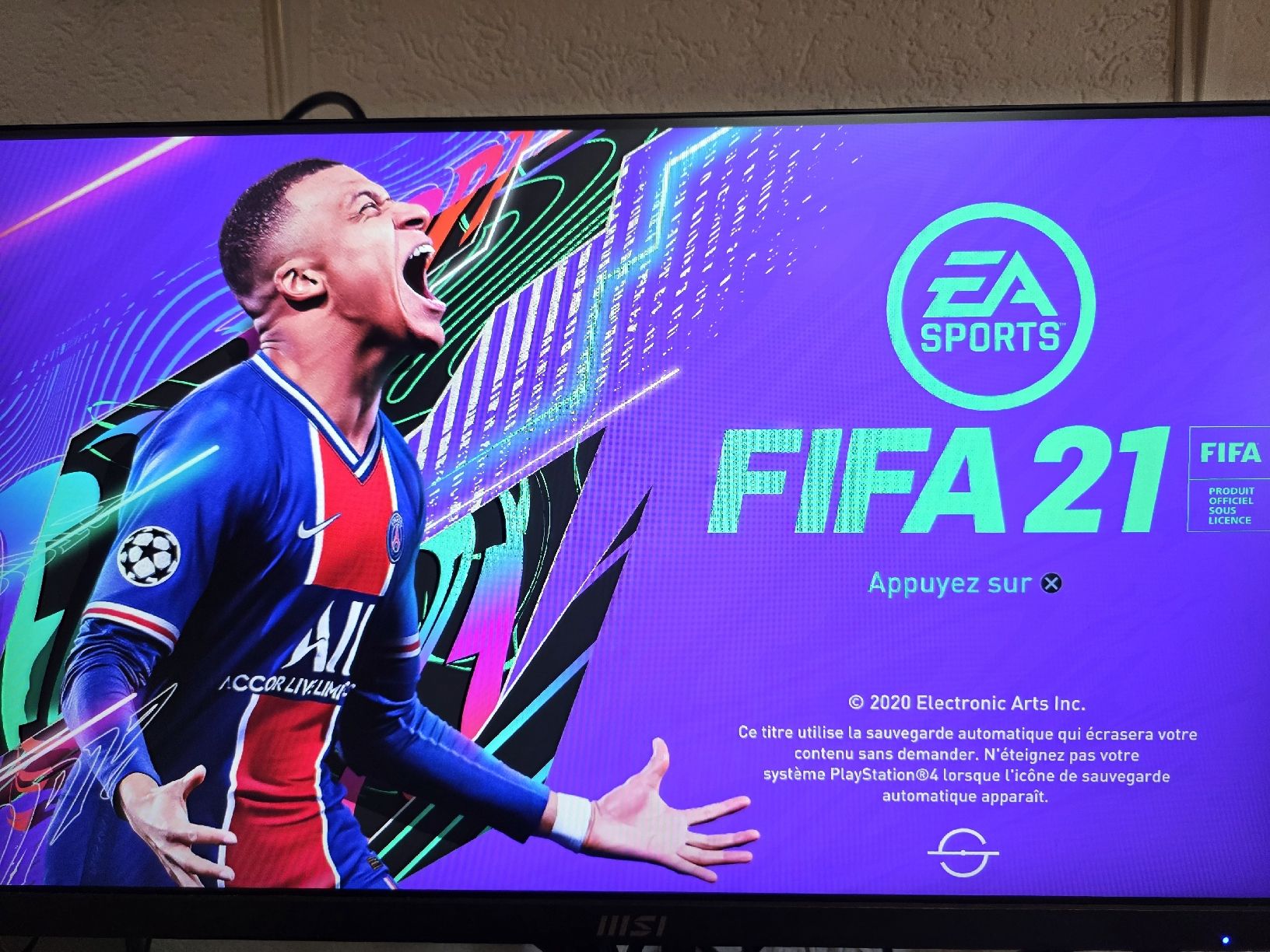 Sony Console: Playstation 4 avec Fifa 21 – Usato da Courroux venduto da Davy642 2