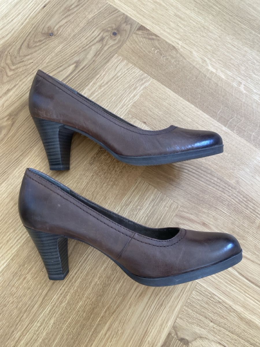 Tamaris Chaussures femmes: Pumps braun und schwarz – D'occasion à Blauen par Baggi 4