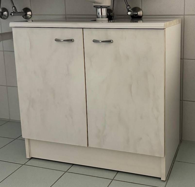 Badezimmermöbel: 2 Badezimmermöbel weiss, guter Zustand – Gebraucht aus Hildisrieden von Roberto1992