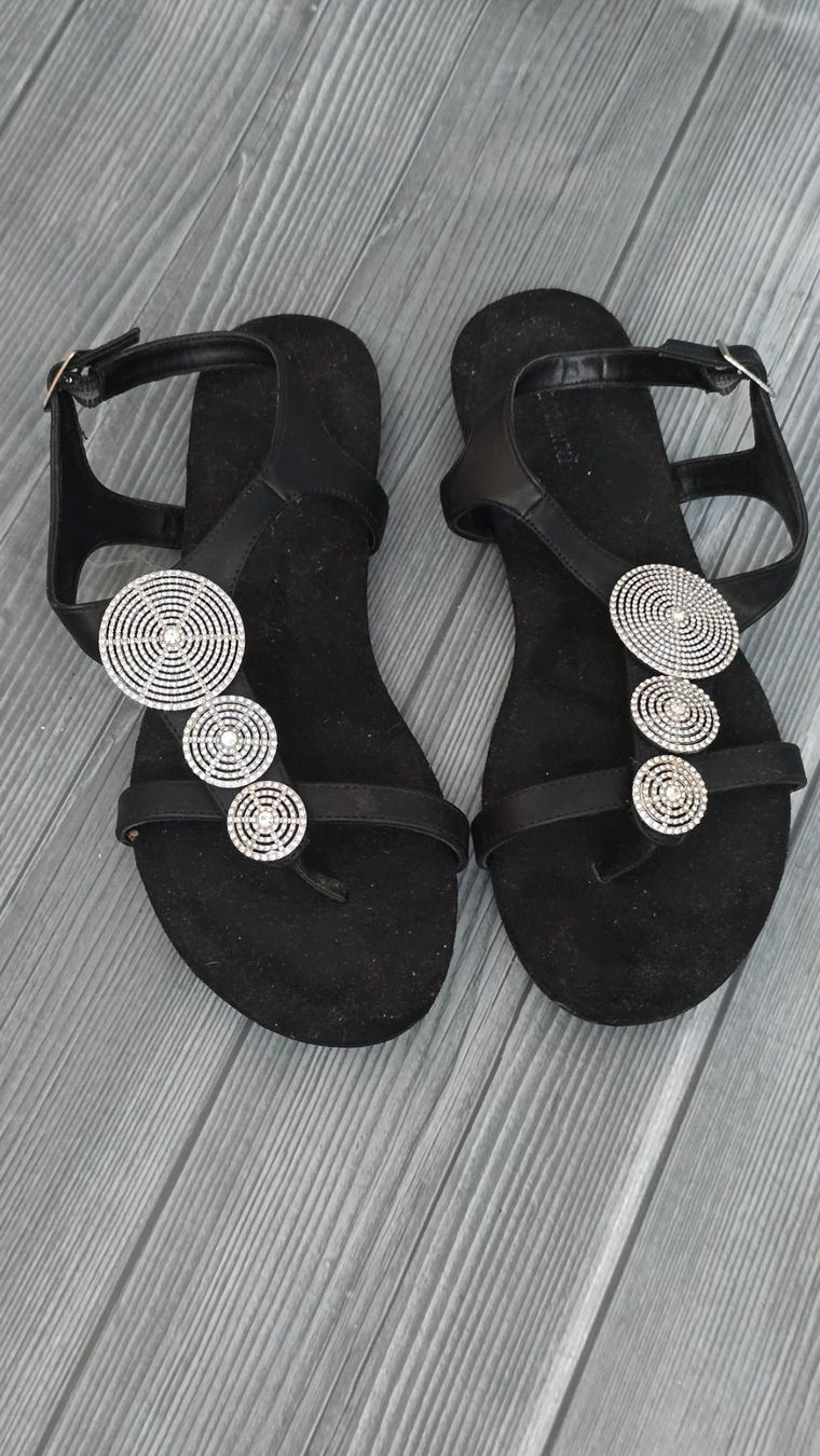Scarpe da donna: Schwarze Sandalen - 37 - mit Schmucksteinen – Usato da Thalwil venduto da VitaMini