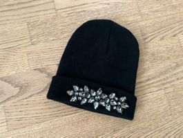 BEANIE Mütze NEU schwarz, Wolle, mit Applikation vorn, Gr. S