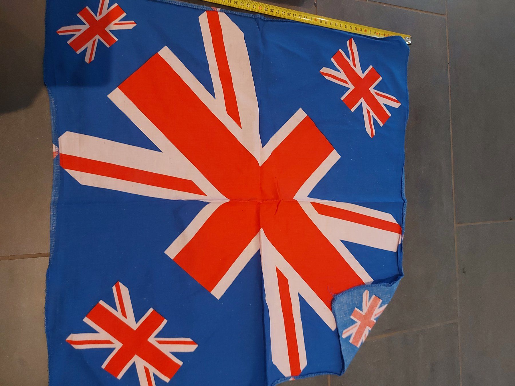 Tessuti: 9 England Flaggen, ca. 59 x 59 cm – Usato da Trimbach venduto da Shanja99
