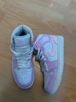 Baskets Nike Air Jordan 1 Mid rose p. 36