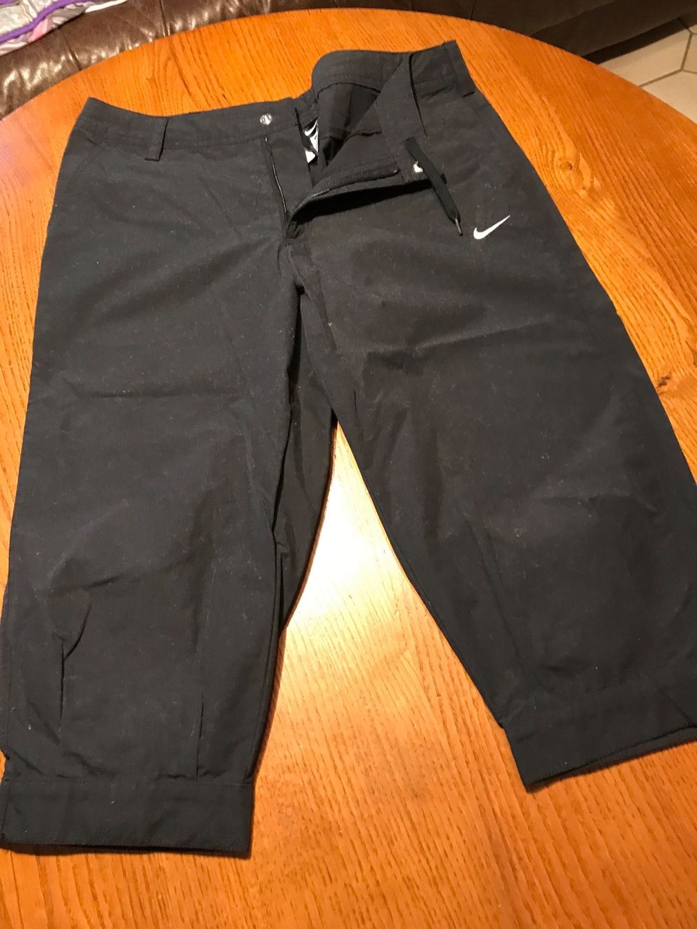 Nike Hosen: Pantalon 3/4 fille Nike – Gebraucht aus Montsevelier von ber_88db