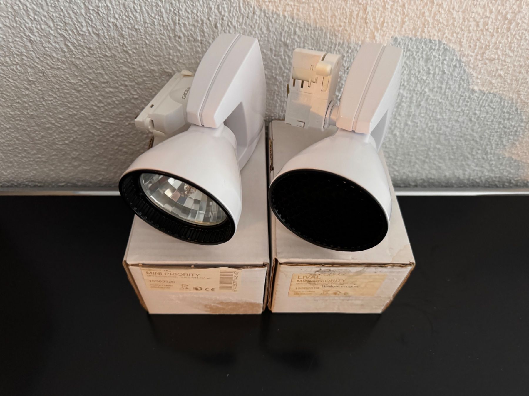 Lampade: 2 Stück Lival Mini Priority Schienenstrahler – Nuovo e nell'imballaggio originale da Wilderswil venduto da Renaissance1 1